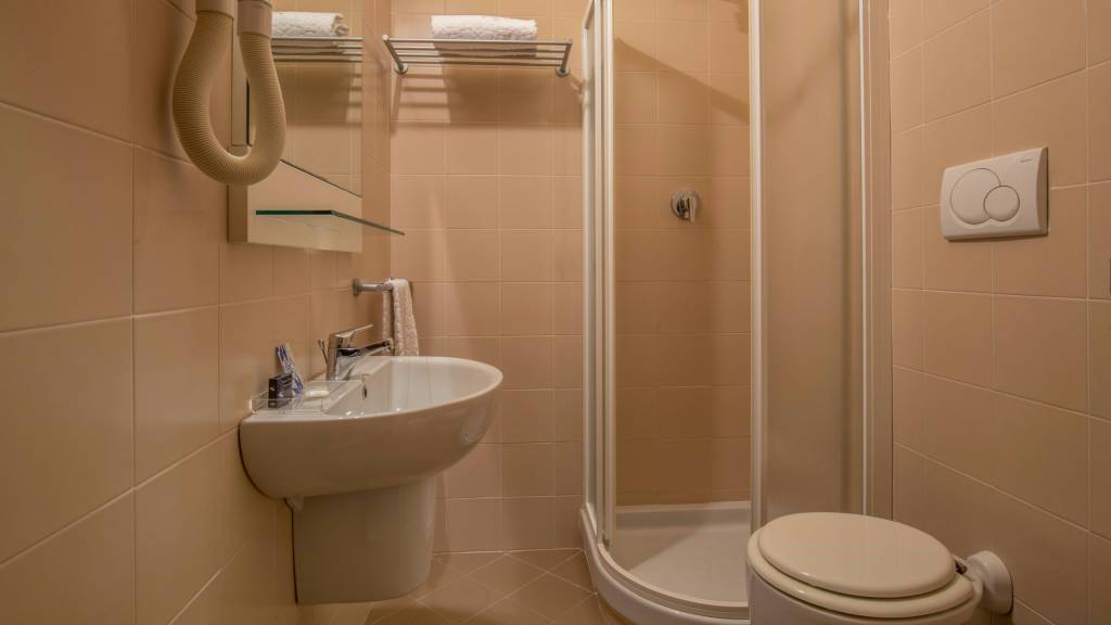 hotel-corallo-albinia-bathroom-3760