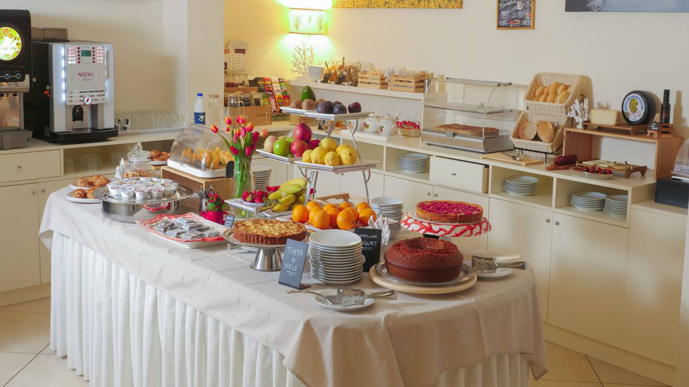 Hotel-Corallo-Albinia-Agosto-2022-Colazione-1