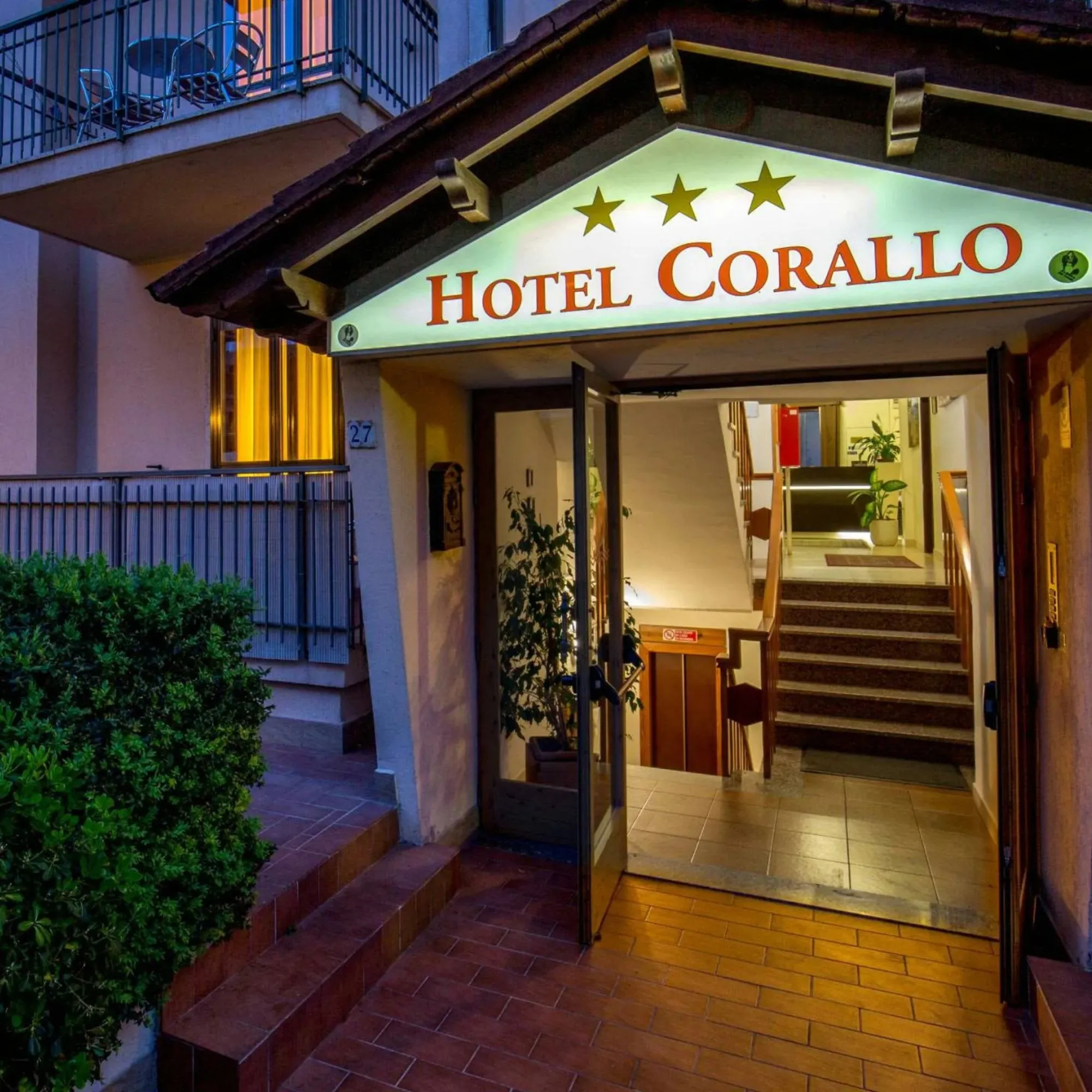 hotelcorallo-notte-quadrata